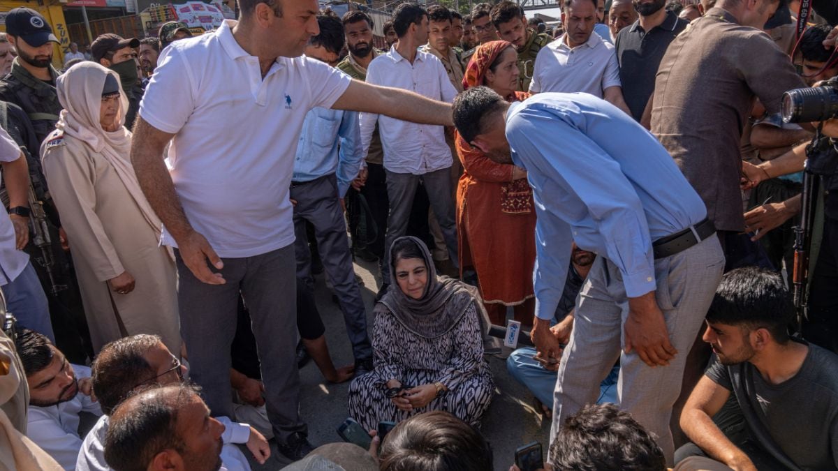 Jammu and Kashmir Peoples Democratic Party(PDP) President Mehbooba Mufti, center, blocks a road with her supporters as she protests against the alleged detention of her party workers ahead of the sixth round of polling in India’s national election in Bijehara, south of Srinagar, Indian controlled Kashmir, Saturday, May 25, 2024.